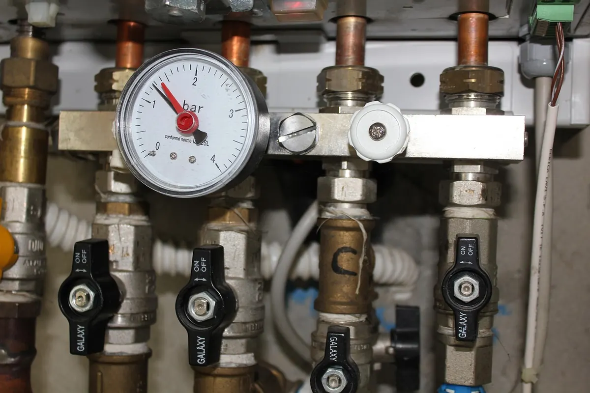 How to Save Money on Energy Bills Before Winter: A Room-by-Room Checklist